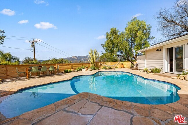 Building Photo - 107 Alto Dr