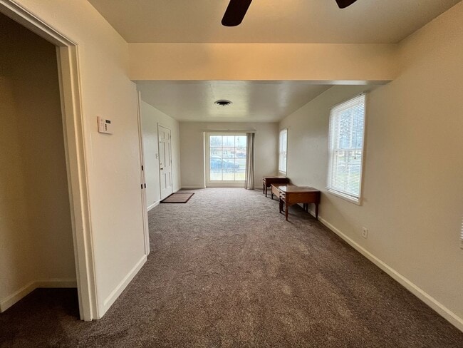 Building Photo - Centrally located 3-bedroom house