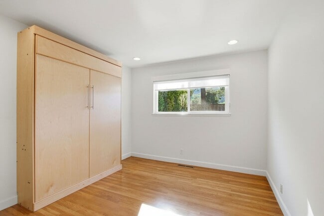 Building Photo - 6137 Banner Dr