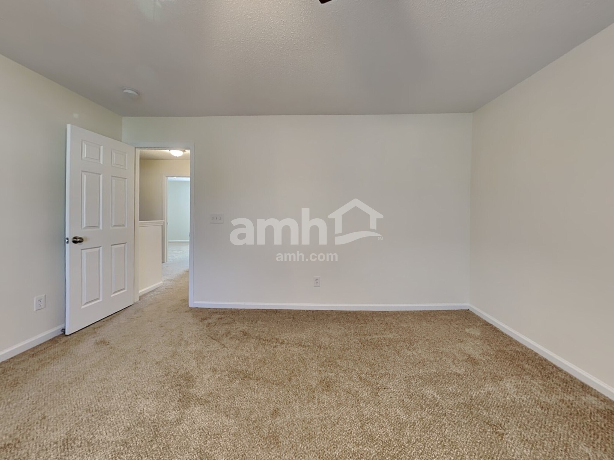 Building Photo - 516 Holiday Dr