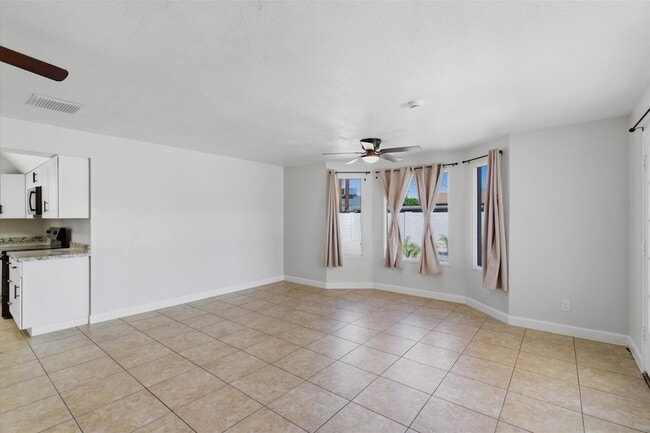 Building Photo - 6622 W Peck Dr