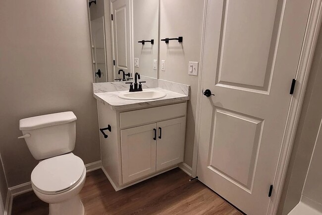 Building Photo - 1210 Ayla Ave