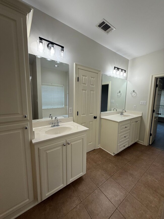 Building Photo - 3BD 2BA House on Nicholson Lakes Subdivision