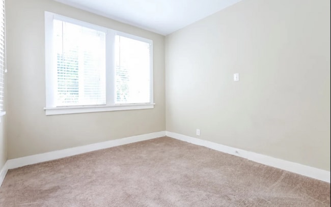 Building Photo - 2626 S Dunsmuir Ave