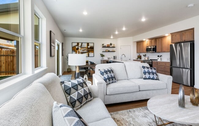 Building Photo - Free First Month Rent!