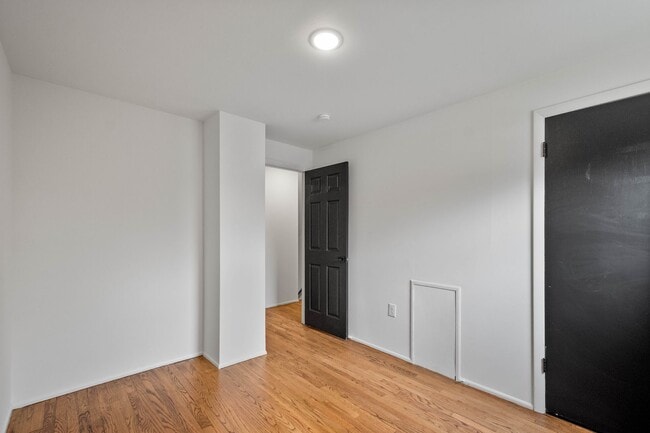 Building Photo - WOW! STUNNING 4 BEDROOM in the HEART of PE...