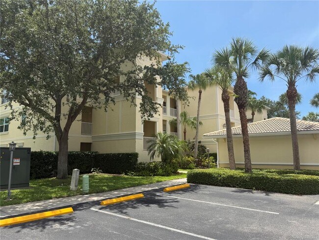 Building Photo - 600 Gardens Edge Dr