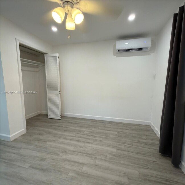 Building Photo - 1850 SW 73rd Court Rd