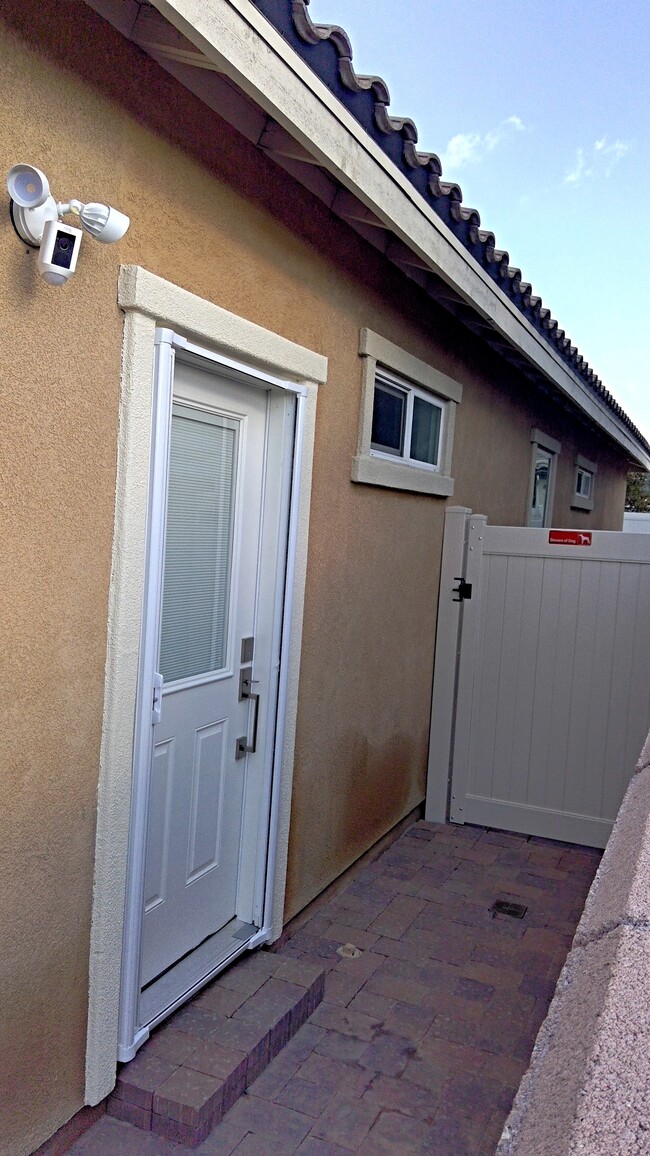 Front Door w/Screen & Window 14 - 34608 Low Bench St