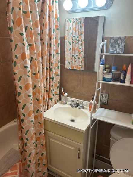 Building Photo - 211 Park Dr