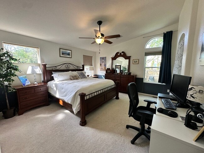 Building Photo - 3 Bedroom 3 Bath - Arapahoe Ridge Erie!