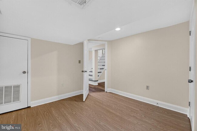 Building Photo - 406 Gilmoure Dr