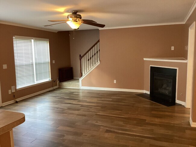 Building Photo - Outstanding Four Bedroom Home Approximately Ten Minutes Away from Ft. Jackson!