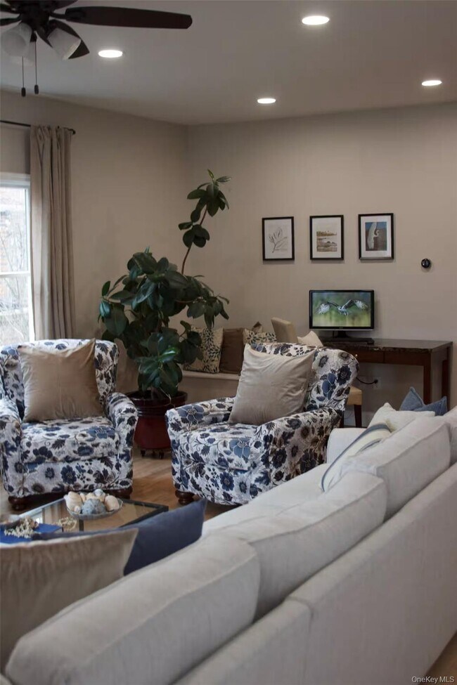 Building Photo - 322 E Beech St