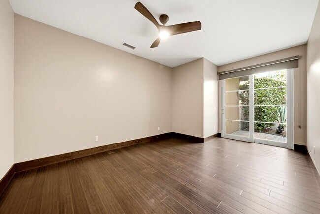 Building Photo - 825 Gonzales St