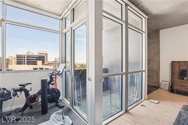 Building Photo - Downtown Las Vegas Luxury Condo with Moder...
