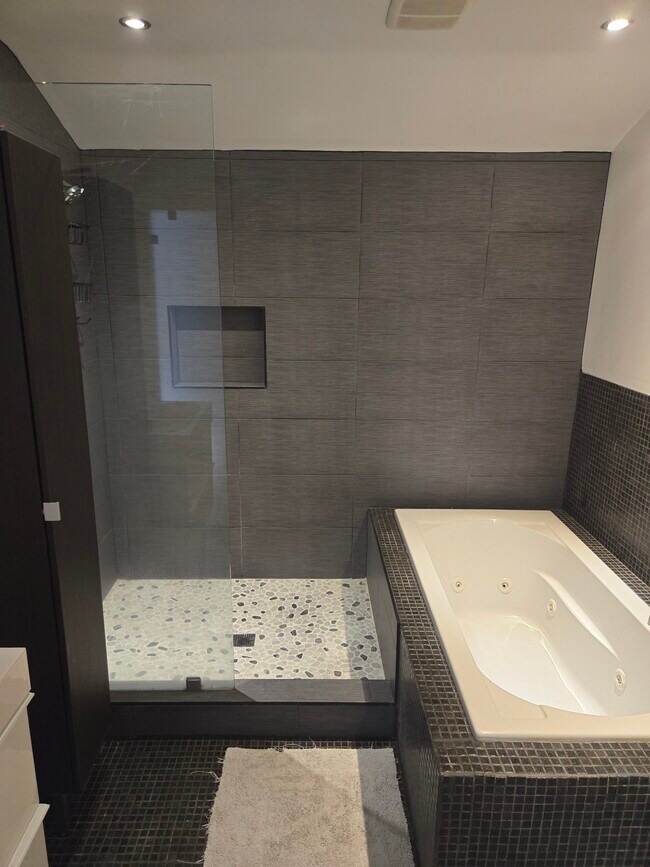 Building Photo - 12443 Aneta St