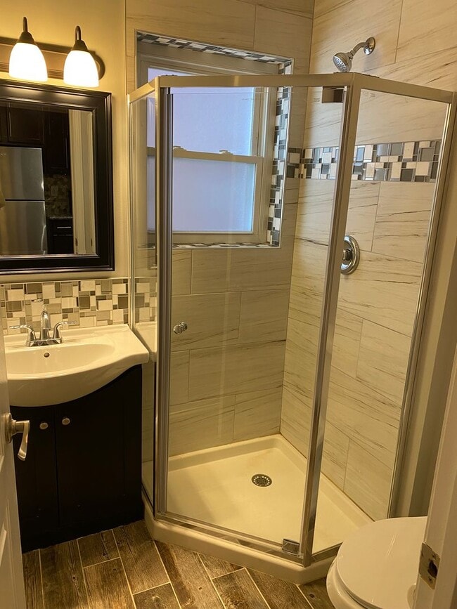 Building Photo - Renovated Home in the Grove for Rent!