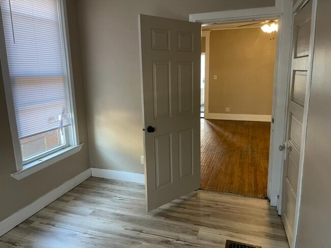 Building Photo - 707 S 17th St