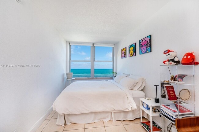 Building Photo - 2899 Collins Ave