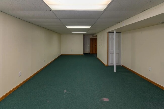 Building Photo - 150 Bobolink Ave