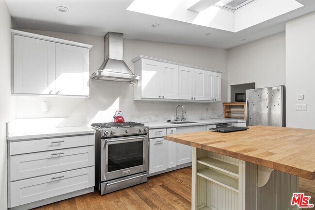 Building Photo - 1640 Electric Ave