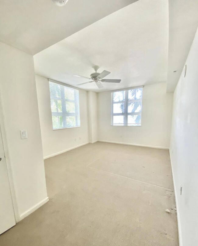 Building Photo - 403 S Sapodilla Ave