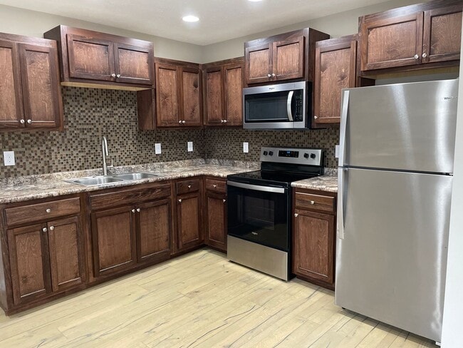Building Photo - Adorable 3 Bedroom Home in Cowan!