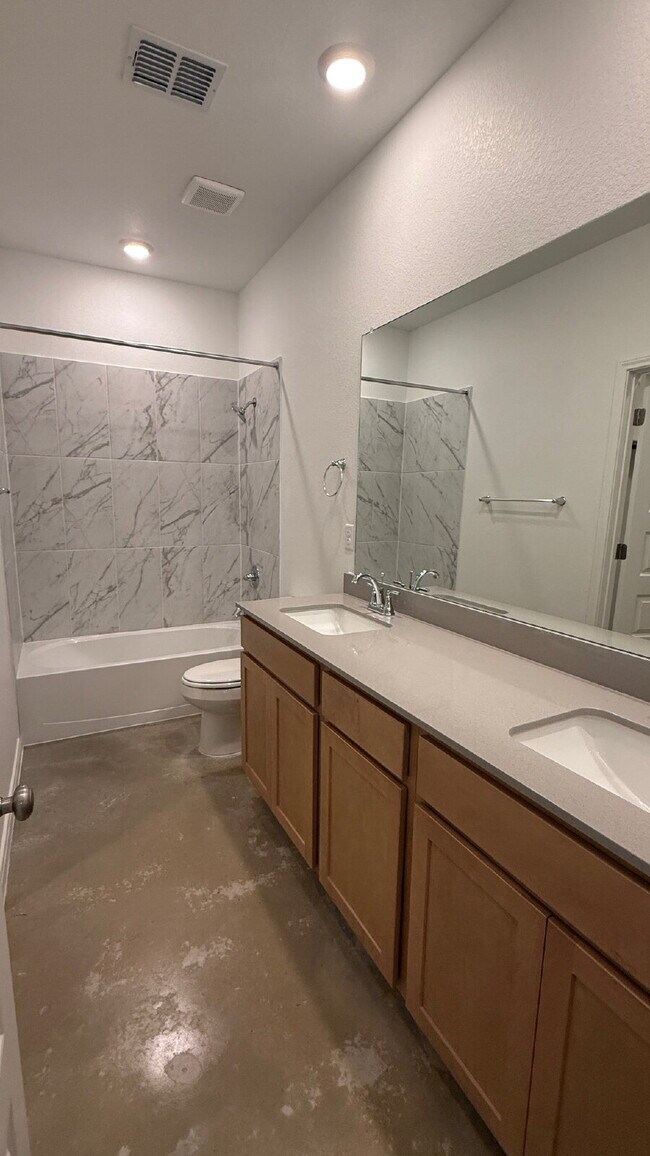 Building Photo - MOVE-IN SPECIAL: January rent FREE if moved in before February 1.