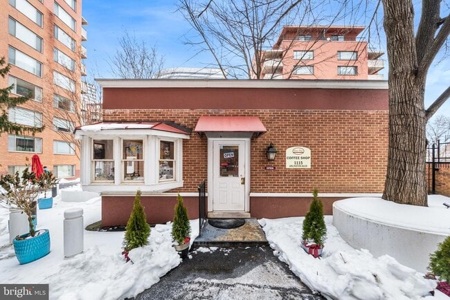 Building Photo - 1021 Arlington Blvd