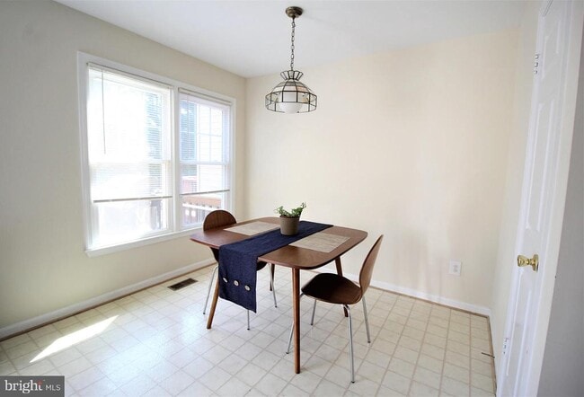 Building Photo - 5317 Buxton Ct