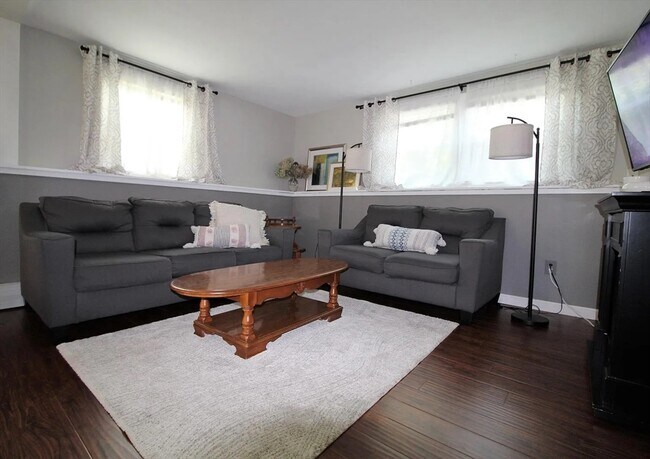 Building Photo - 5 Chambers St