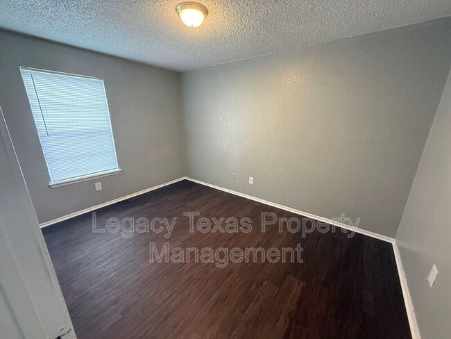 Building Photo - 1715 Short St