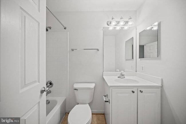 Building Photo - 23094 Fontwell Square