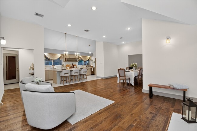 Building Photo - 14603 Carolcrest Dr