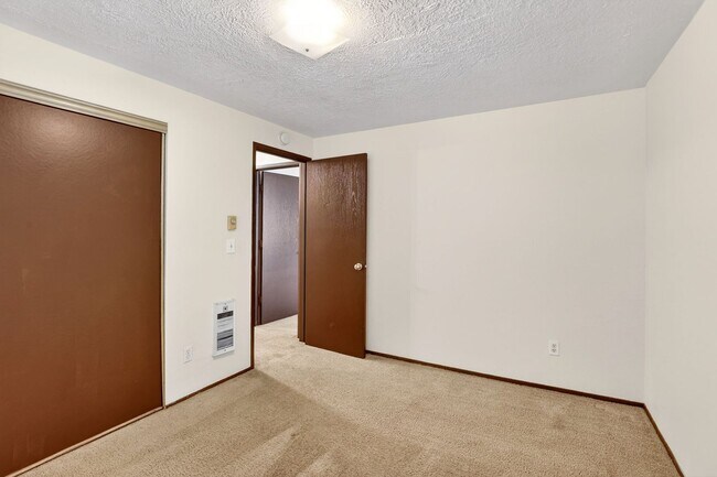 Building Photo - 4801 NE Killingsworth St