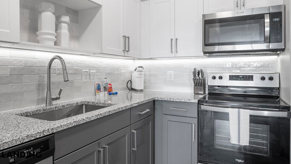 Building Photo - 2995 Railside Lp