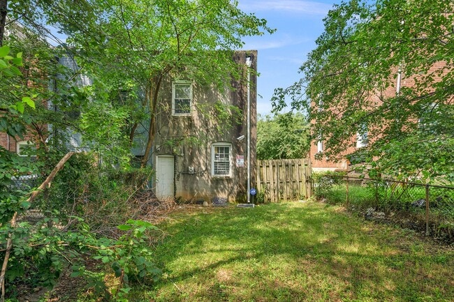 Building Photo - 2729 Round Rd