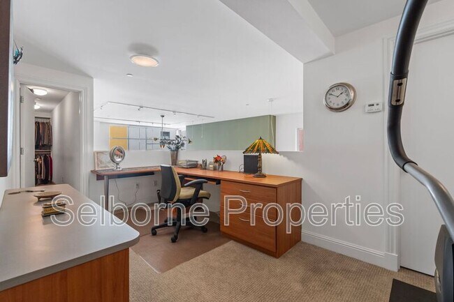 Building Photo - 33 Clementina St