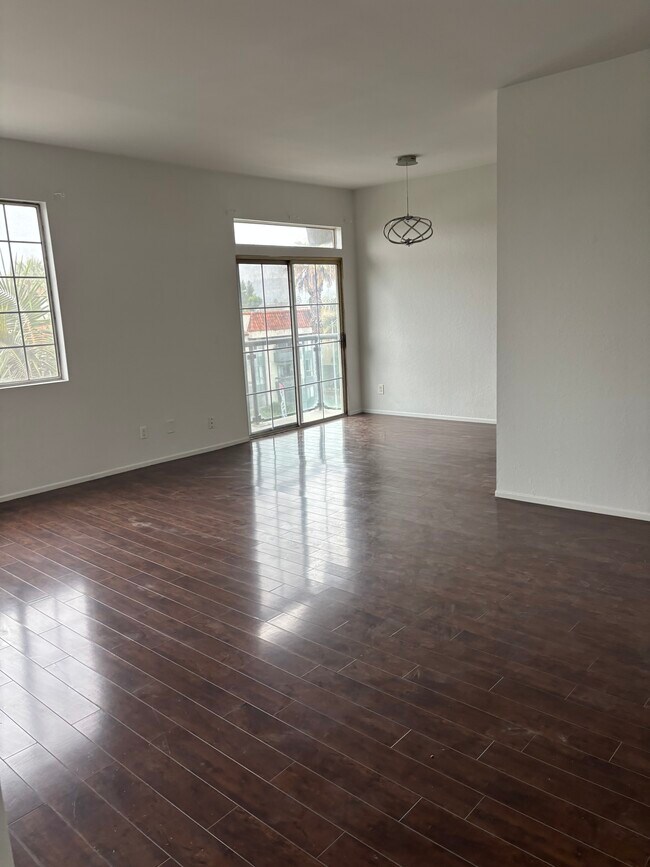 Living Room - 4441 Woodman Ave