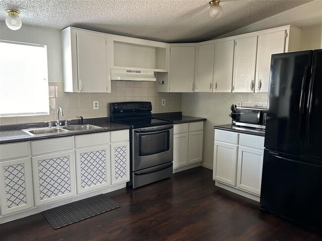 Building Photo - 3234 Cantabrian Dr