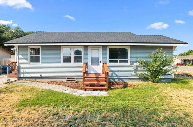 Building Photo - 1905 5th St S