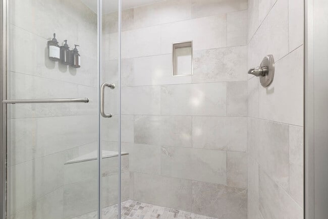 Building Photo - 802 Camelia Dr