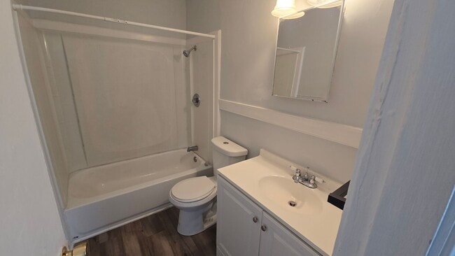 Building Photo - broo3232