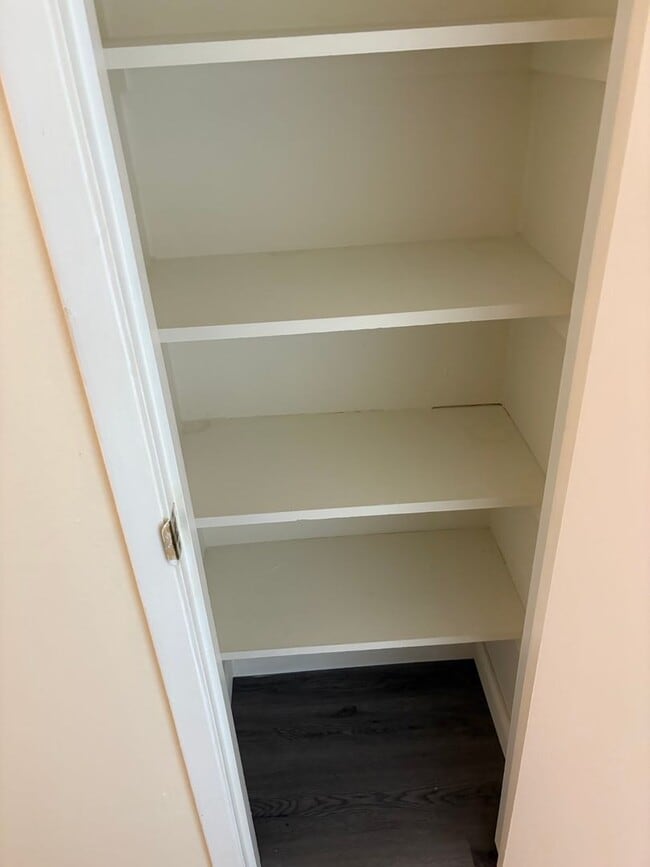 Building Photo - Charming 3 Bedroom Home