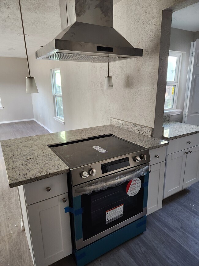 Cooktop/Stove - 202 N Getzendaner St