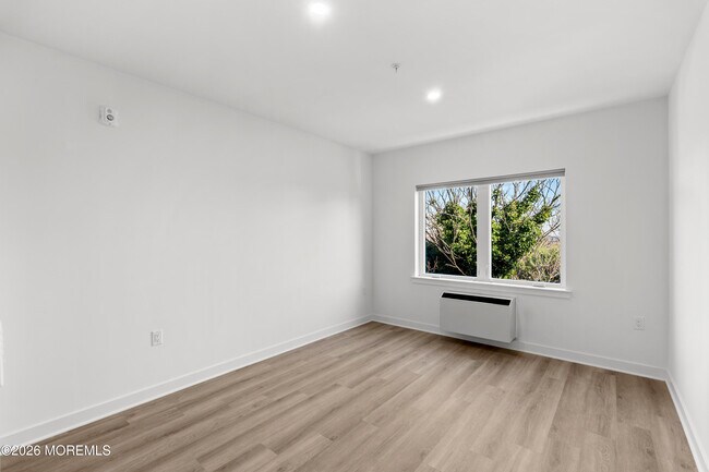 Building Photo - 180 Morris Ave