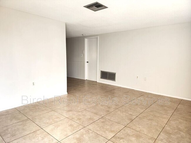 Building Photo - 1708 Springdale Dr