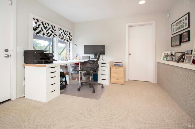 Building Photo - 2 Vasco Dr