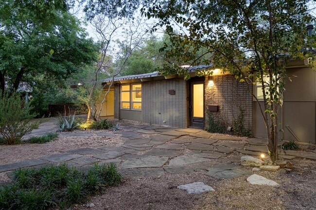 Building Photo - 2301 Westway Cir